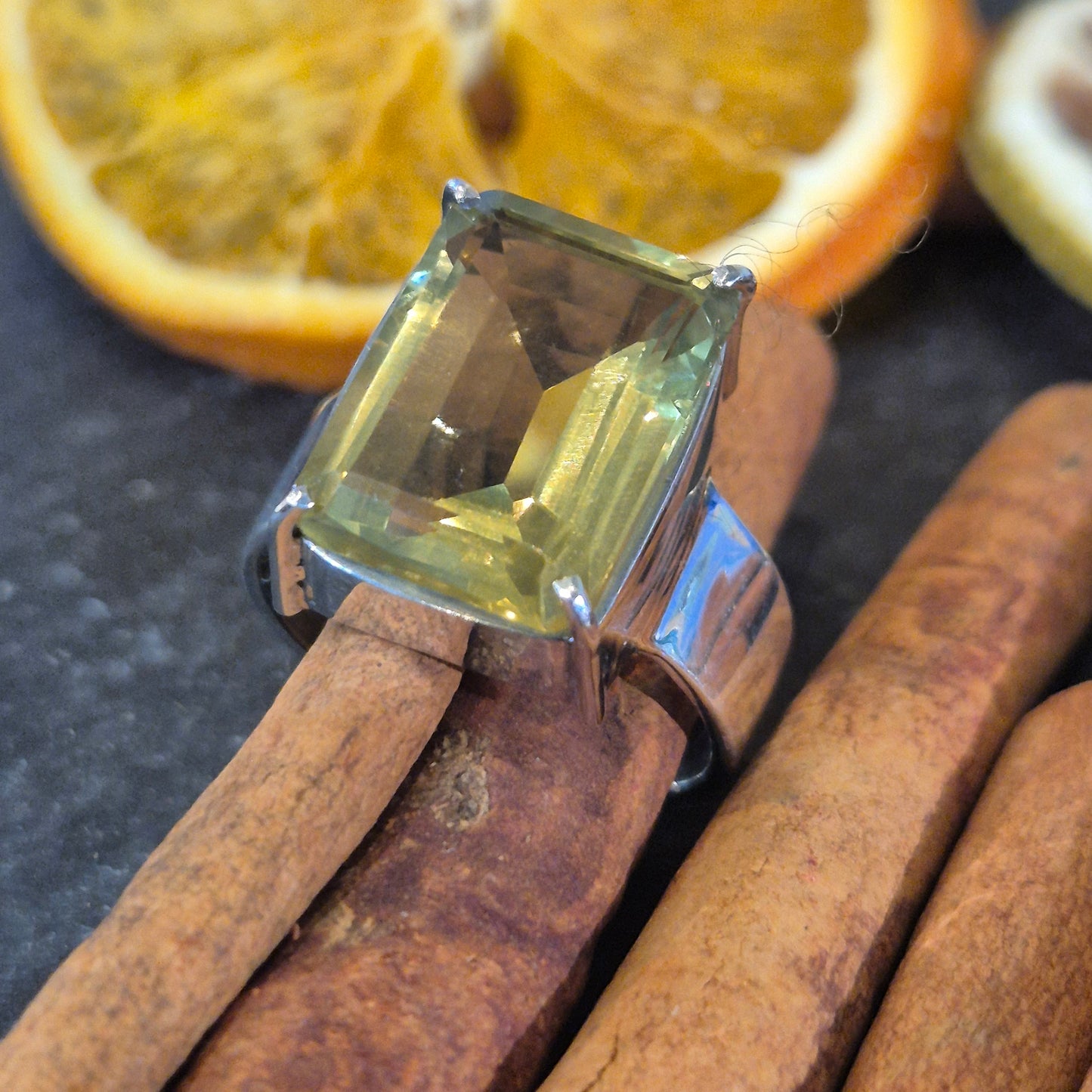 Lemon quartz ring