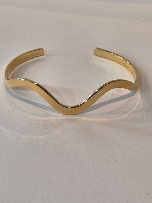 Wave form bangle