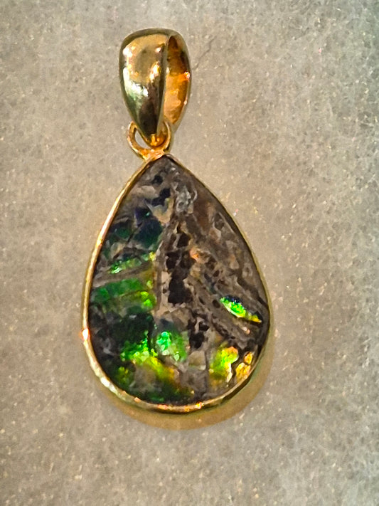 Ammolite pendant