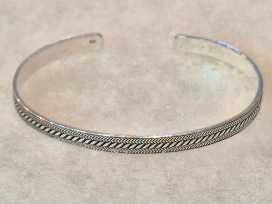 Oxidised detailing press down bangle