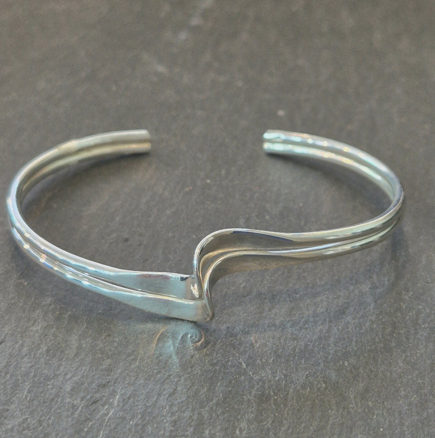 Double flow bangle