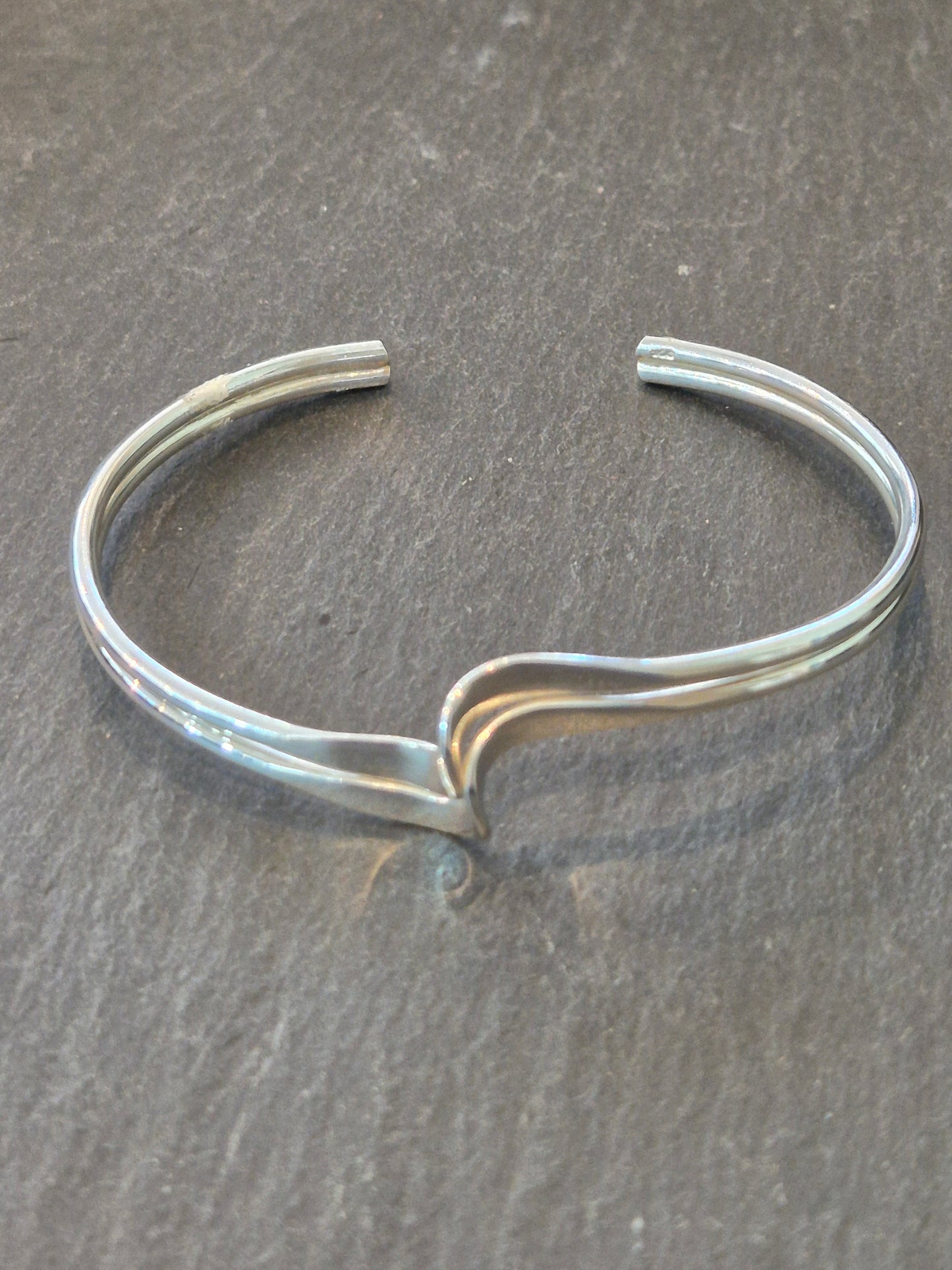 Double flow bangle