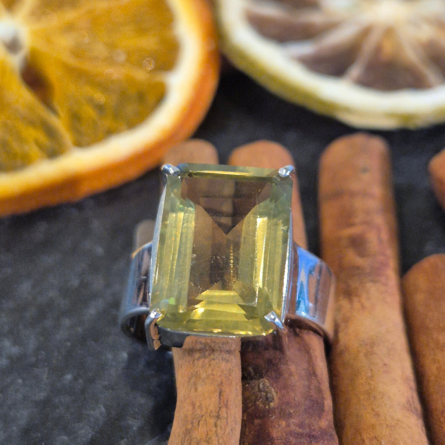 Lemon quartz ring