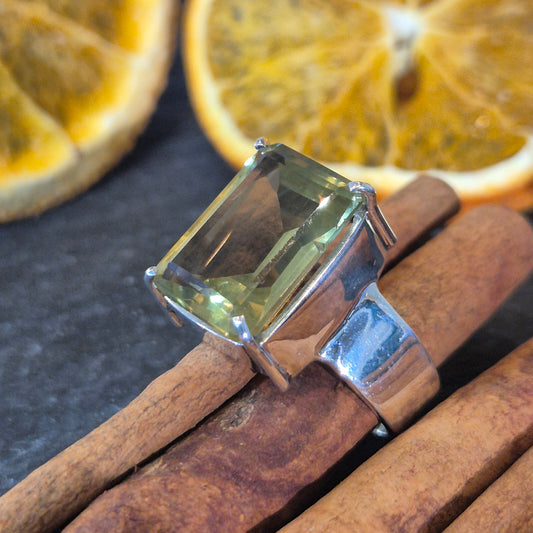 Lemon quartz ring